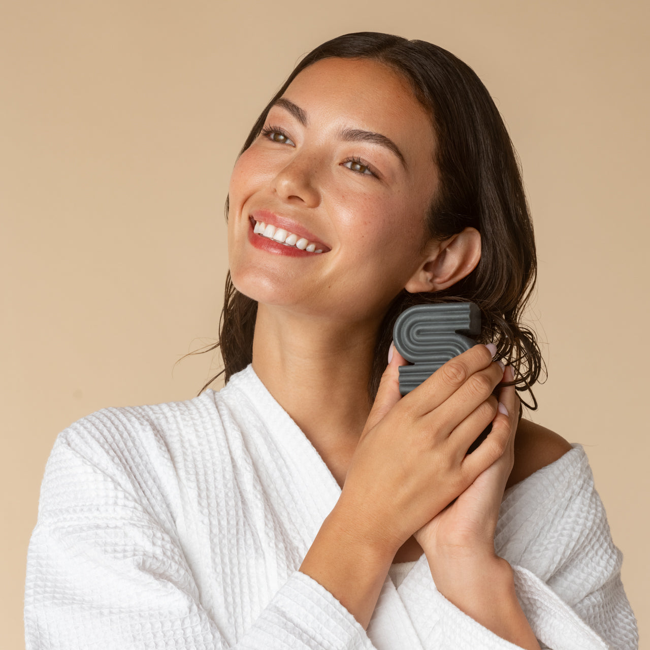 KITSCH Detox Shampoo Bar — model using clarifying shampoo bar in shower — 96% of users felt thoroughly cleansed & free of buildup — hit reset on your hair