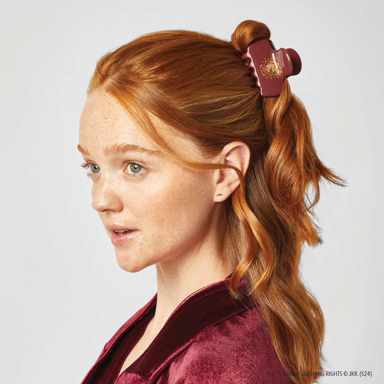 Kitsch x Harry Potter Gryffindor Cloud Claw Clip - on-model lifestyle